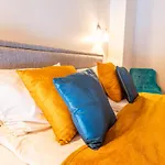 Daily Apartments - Split Level Apartment Near Port